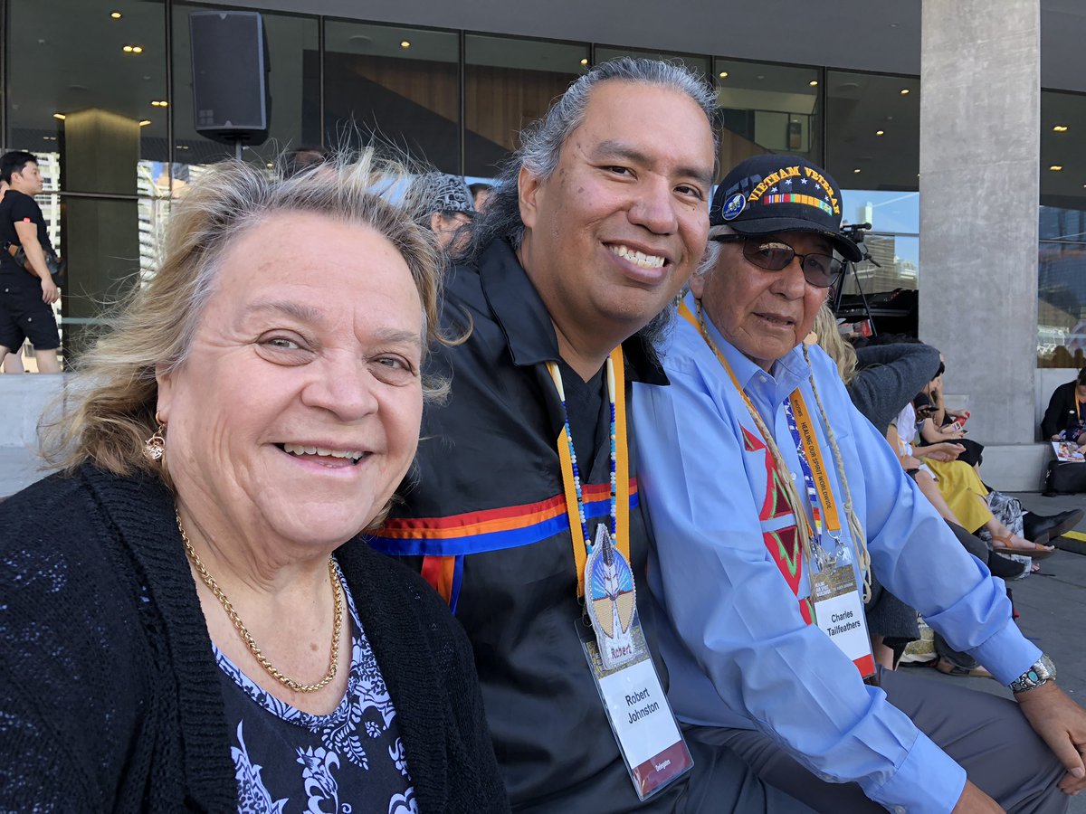 ThisKatieMoore's tweet photo. Mum meeting new friends @hosw2018 from Arizona #HOSW8 #FirstNations #OurKnowledge #OurWisdom #OurPromise https://t.co/kPmP8TPKxg