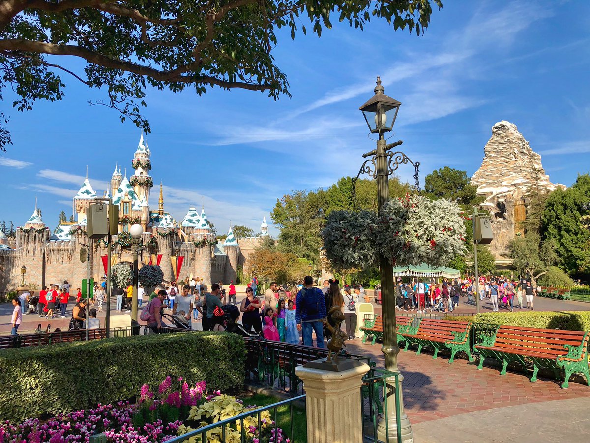 D.R. (@lalover15) on Twitter photo Good job <a href="/Disneyland/">Disneyland Resort</a>. Longest wait was 30 mins today. Had a great day! #disneyland #Mickey90 Good job <a href="/Disneyland/">Disneyland Resort</a>. Longest wait was 30 mins today. Had a great day! #disneyland #Mickey90