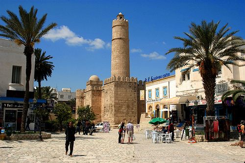 AndTunisia's tweet photo. The Ribat of Sousse, #Tunisia, was principally built in the 8th century under the #Aghlabid rule as a fortress against the Christians of neighboring #Sicily.
The word Ribat comes from the word 'marabout', the North African name for holy men.
Medieval North African architecture https://t.co/G7CKkJz8MW