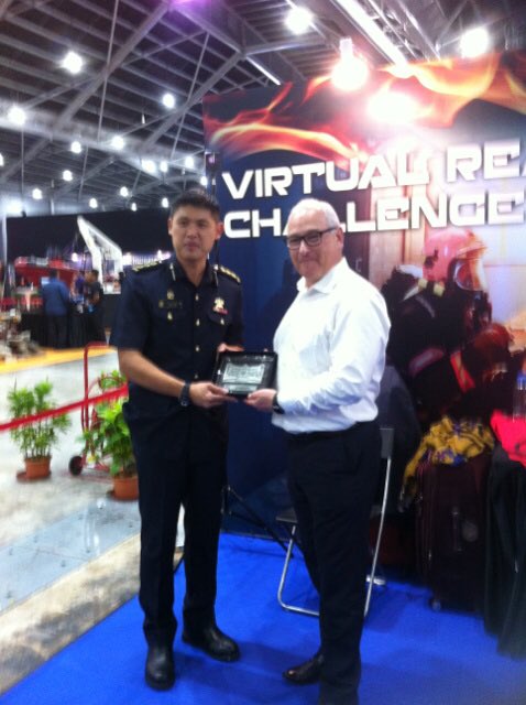MartinChes8's tweet photo. Honoured to accept plaque from SAC Alan Chow of SCDF for helping with virtual reality challenge in SG Global Firefighters and Paramedics Challenge #SGFPC2018 #SCDF @FLAIM_Systems https://t.co/DrePyvqmB1
