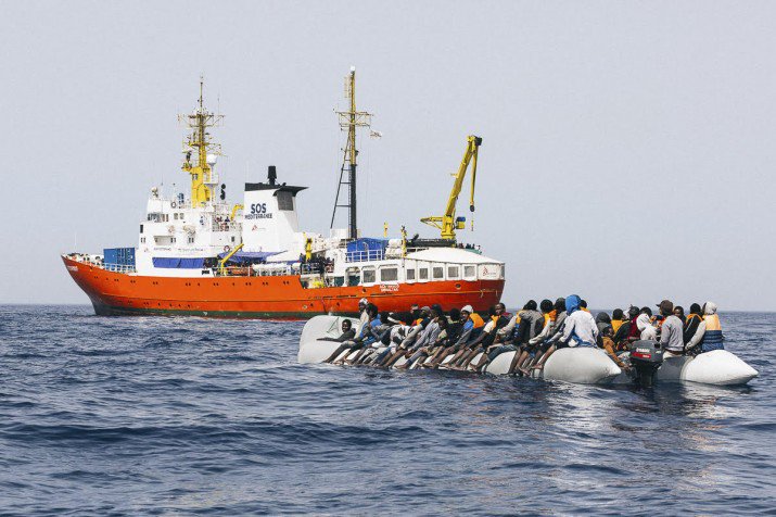lesinrocks's tweet photo. Photographes, ils racontent l'interminable exil des migrants  https://t.co/Sk2oegLuXf https://t.co/lmvTKtLFIi
