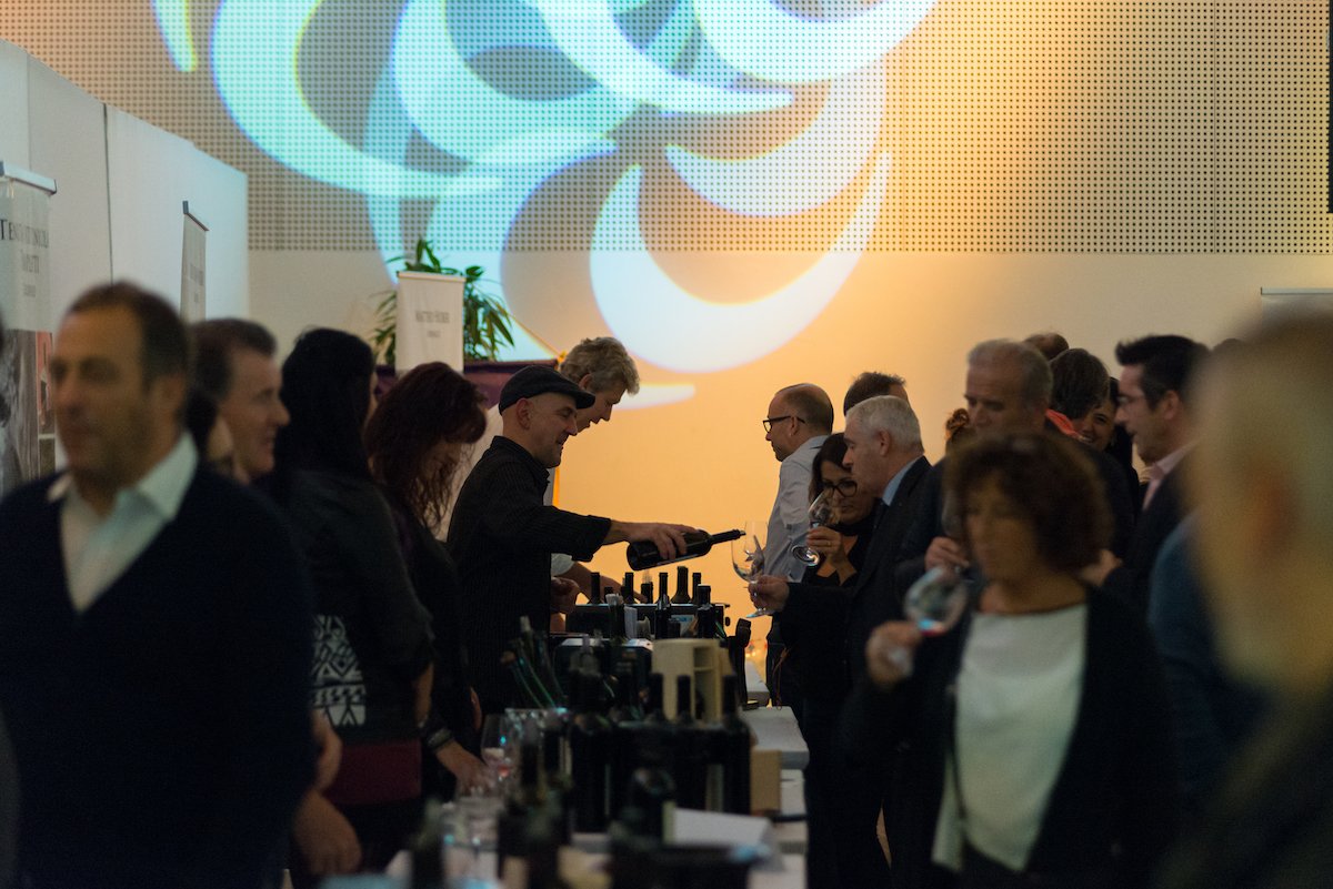È stato interamente devoluto alle Fondazioni Amilcare e Gabbiano l'incasso dell'Aperitivo della solidarietà di giovedì 22 novembre a Castione. Una bella iniziativa per aiutare minorenni e giovani adulti in difficoltà, sostenuta con orgoglio da #BancaStato