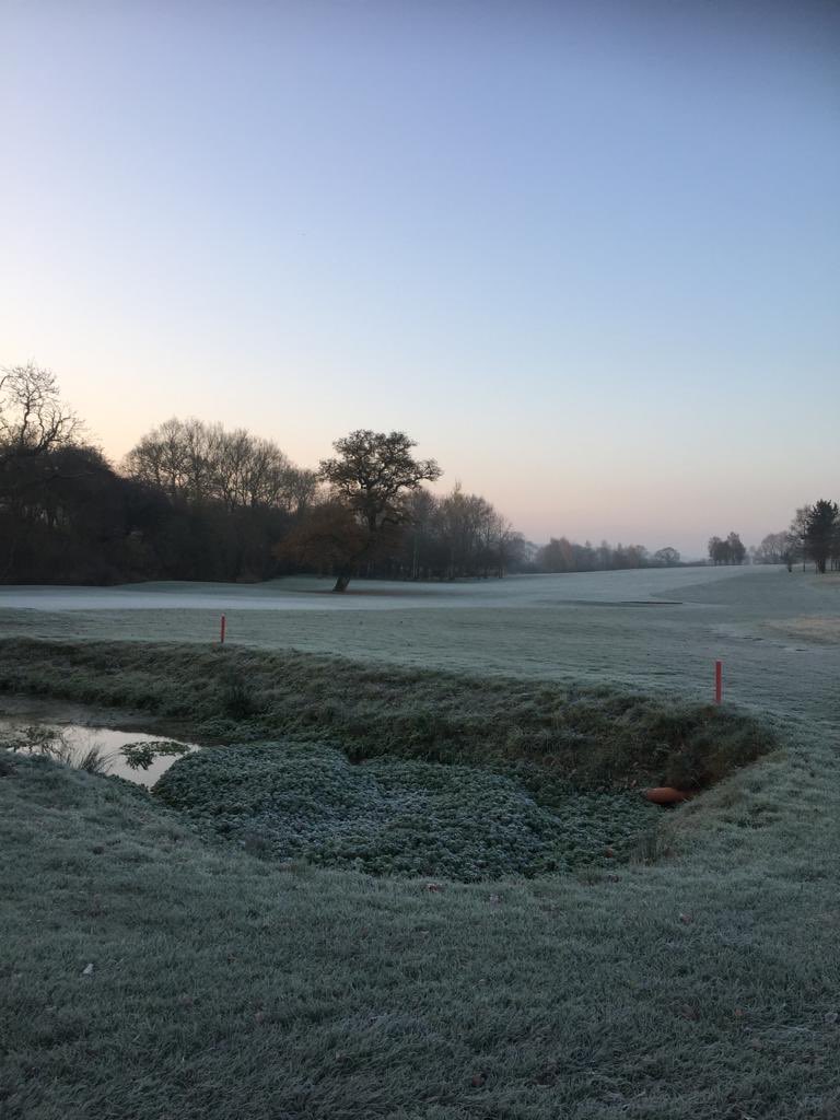 A frosty start to the morning here at Feldon - wrap up warm! ❄️⛳️