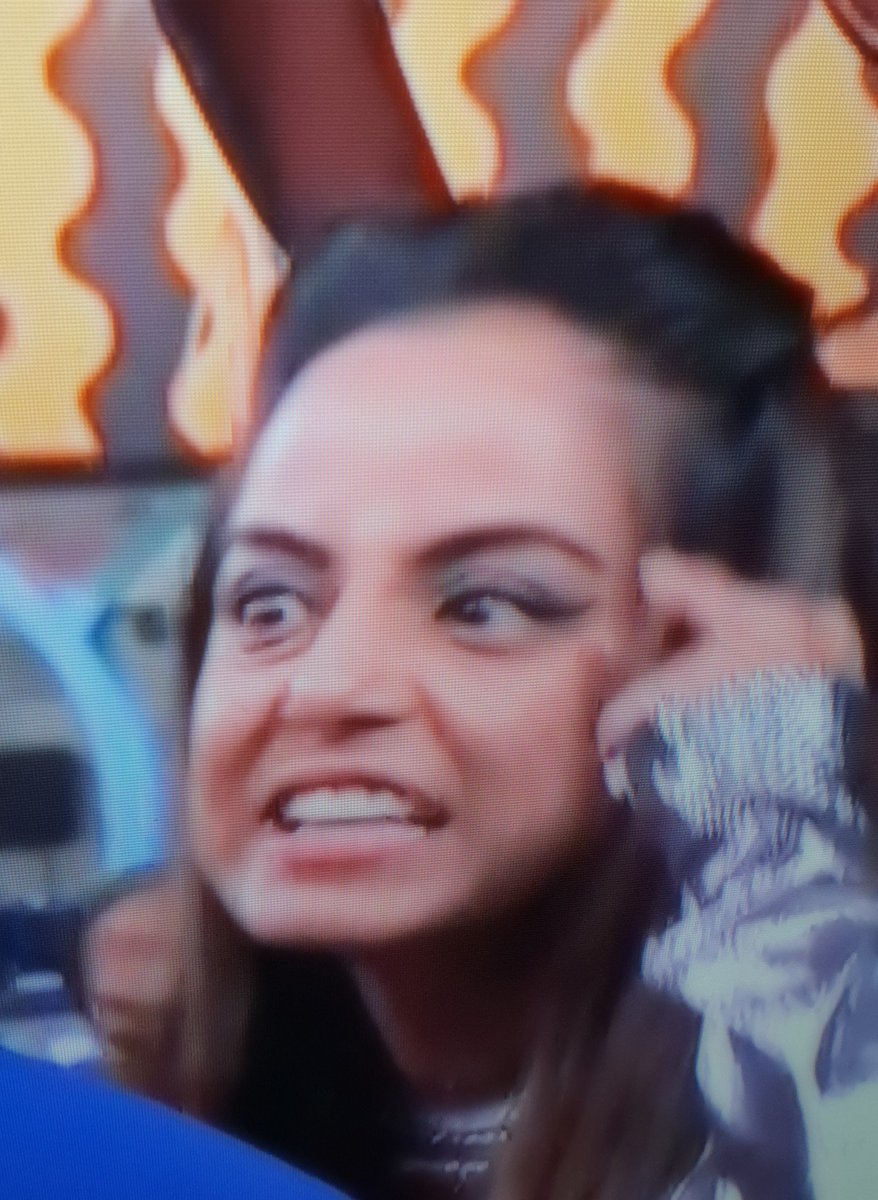 Kamalika77's tweet photo. @justvoot #Shame on #BitchingQueen @SrSrishty 👎👎👎 https://t.co/xgSmIPB4yH