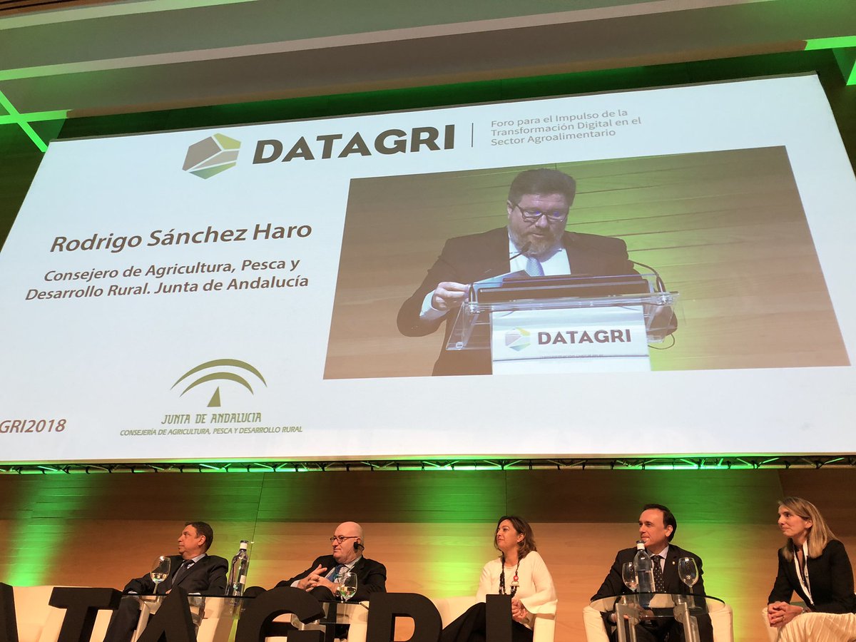 <a href="/rodrigosanhar/">Rodrigo Sánchez Haro</a> : “la digitalización agroalimentaria no es una opción de futuro es una obligación de presente” <a href="/DIHAndAgrotech/">Andalucía Agrotech DIH</a> <a href="/AgriculturAnd/">Consejería AgriPesca</a> #DATAGRI2018