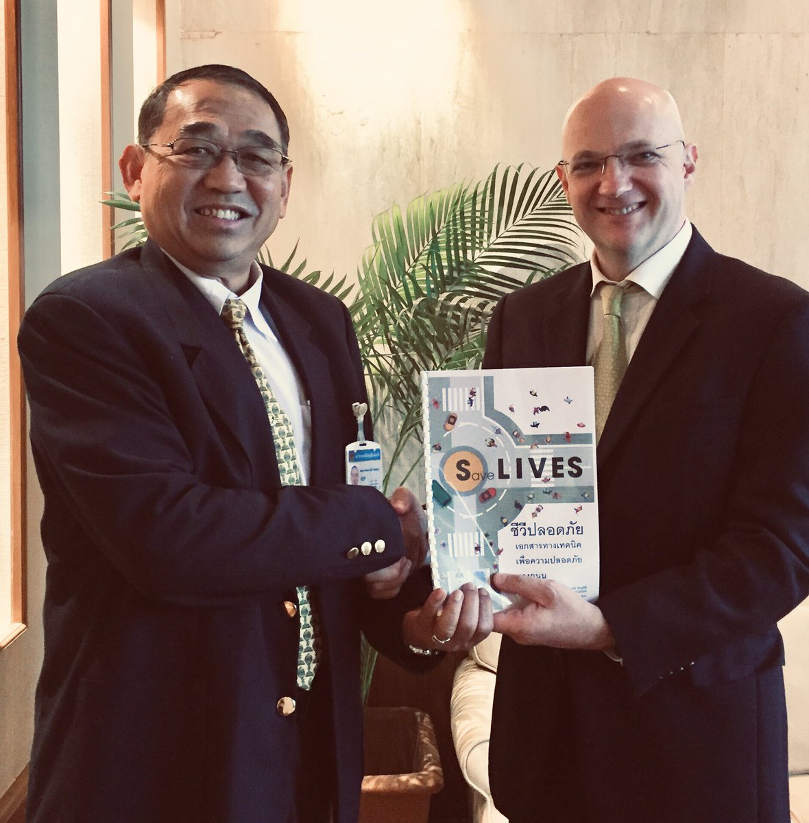 LiviuVedrasco's tweet photo. Optimistic about #RoadSafety future in Thailand after meeting Air Chief Marshal Chanat Ratana-ubol, Member of the National Legislative Assembly: working on a new major #RoadSafety law to include setting up of a proper #RoadSafety Lead Agency https://t.co/i2XWcDJl6T