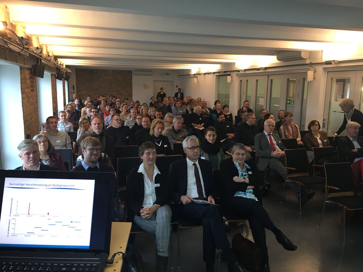 wasserbetriebe's tweet photo. Badehosen im Gepäck: Wie der Traum vom Baden in der öfter real wird, das diskutieren Praktiker und Forscher zum Finale von @Flusshygiene. @wasserbetriebe Chef Jörg Simon stellt dar, wie Klärwerke ausgebaut und mit Regenwasser intelligent umgegangen wird. https://t.co/SJCSk5TGO4