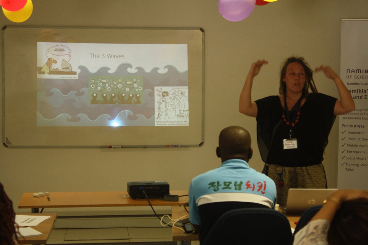 JosephinaMikka's tweet photo. Day 1, Prof Heike presenting 3 waves of HCI. AfriChi summer school 'Designing with or for marginalized communities'
#hci #Africhi #cairochi #summer_school #AfrichiSummerSchool  @AniciaP @sig_chi @lyatends28 https://t.co/mWtRr8GocM