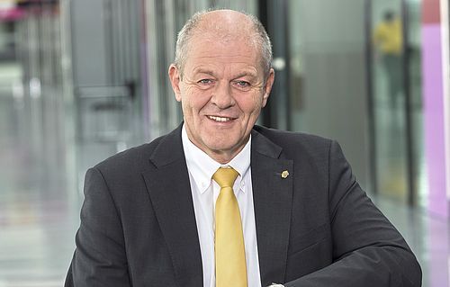 cim_media's tweet photo. Jetzt unser exklusives #Interview mit Ulrich Kromer von Baerle, Geschäftsführer der @Messe_Stuttgart, lesen: https://t.co/rEZO5wkUol
#eventprofs #mice #meetingsindustry #ciminterview https://t.co/qrT9kN2o00