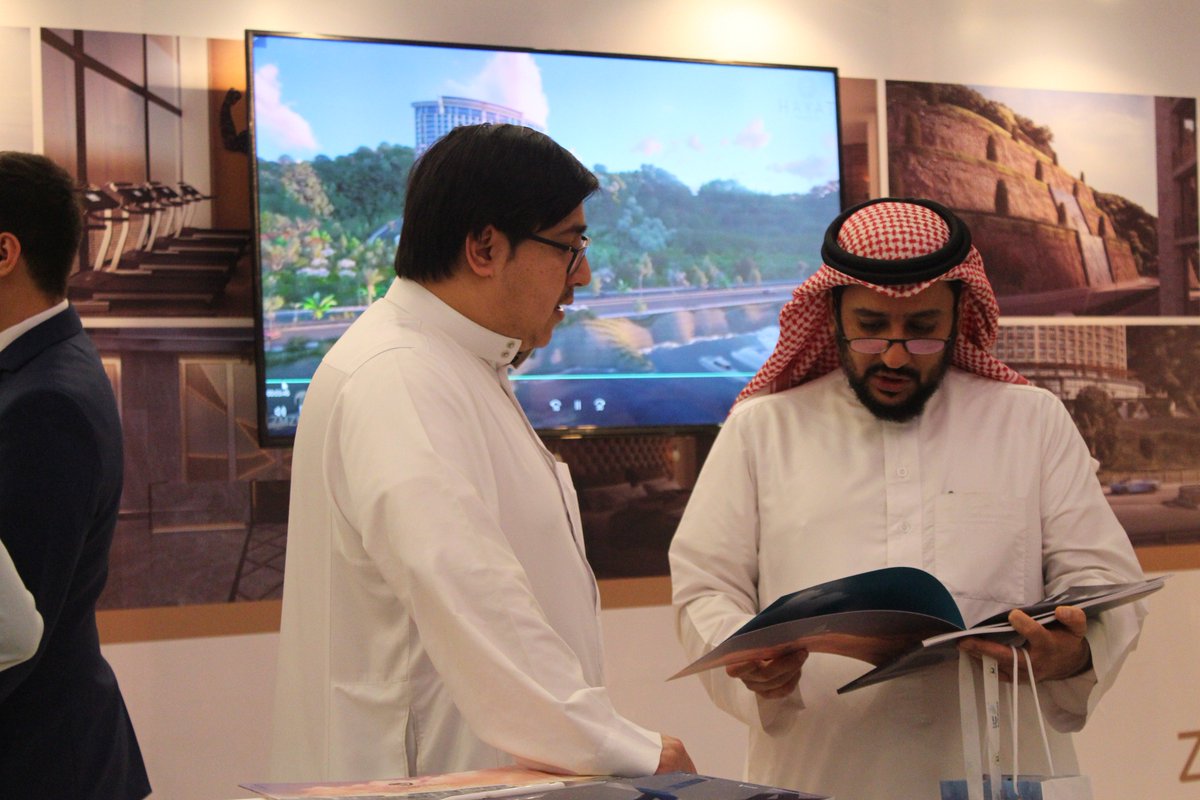 من صور مشاركاتنا السابقة في معرض #الرياض الذي أقيم في بداية هذا العام.

كان من المعارض الناجحة جدًا بفضل الله تنظيميا .كانت الزيارات لمقرنا في المعرض كبيرة واهتمام كبير من الزوار بمشروعي حياة طرابزون و elitemahal.

ربما نشارك أيضا في المعرض المقبل بإذن الله

#تركيا #طرابزون #زمزم
