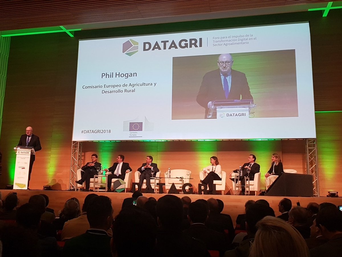 #EUCommisioner @PhilHoganEU at #DATAGRI2018 digitalization of farming and food production is key priority for #EU