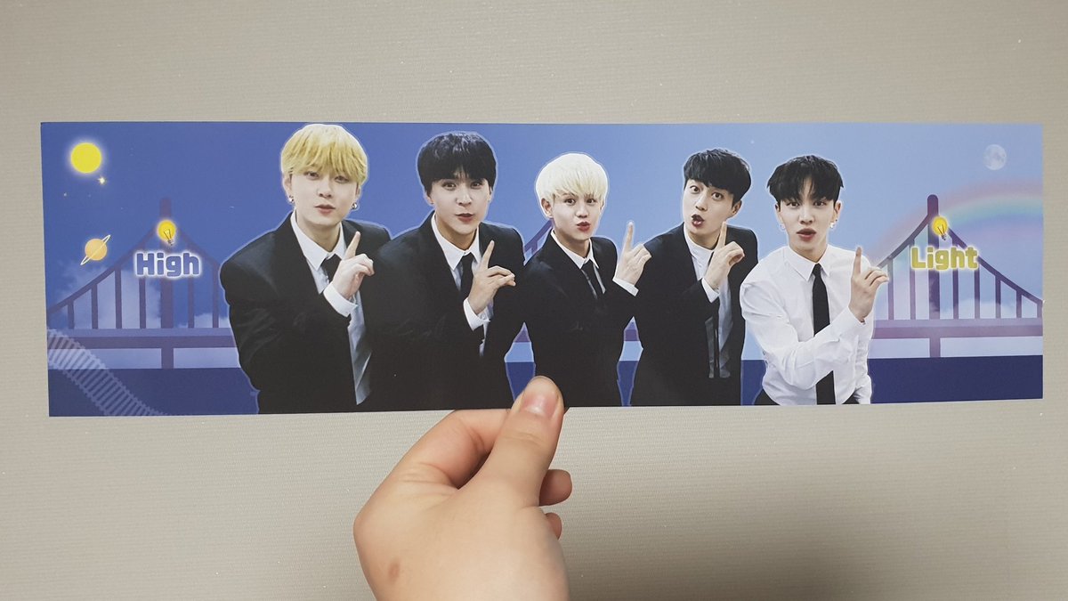 5_color_light's tweet photo. 🐰 '그곳에서 기다릴게' 슬로건 RT 이벤트 🐰

🥕 알티 10분 추첨해서 '슬로건' 보내드려요💡

✔ 인스타 이벤트 홍보 
 - 포토카드에 적혀 있으니 참고해 주세요! #오색빛 글에다가 써주시고 멤버들을 사진에 태그하시면 20분께 '슬로건'과 굿즈들을 보내드립니다😍 https://t.co/28fITcAuTq