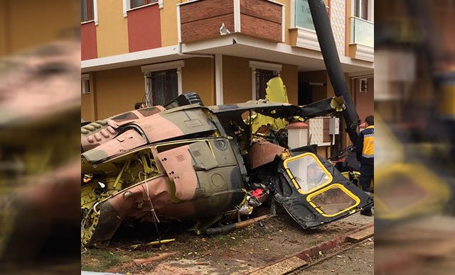 WNHajans's tweet photo. 🇩🇪 +++#EILMELDUNG+++

#Türkei: #Militärhubschrauber in İstanbul abgestürzt (VIDEO)

➡ https://t.co/Q59u04FYBo

🇹🇷 #SONDAKIKA

#İstanbul’da askeri #helikopter düştü https://t.co/5fKpKEj4Ej
