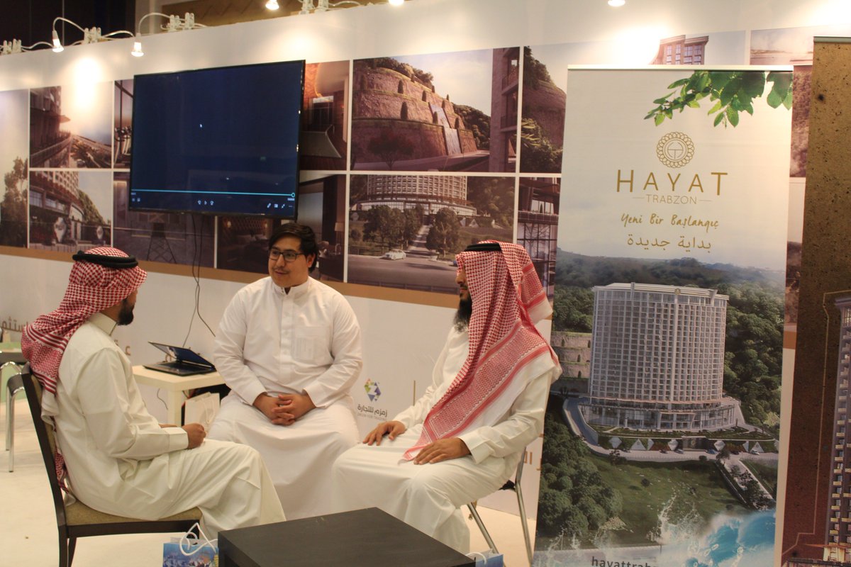 من صور مشاركاتنا السابقة في معرض #الرياض الذي أقيم في بداية هذا العام.

كان من المعارض الناجحة جدًا بفضل الله تنظيميا .كانت الزيارات لمقرنا في المعرض كبيرة واهتمام كبير من الزوار بمشروعي حياة طرابزون و elitemahal.

ربما نشارك أيضا في المعرض المقبل بإذن الله

#تركيا #طرابزون #زمزم