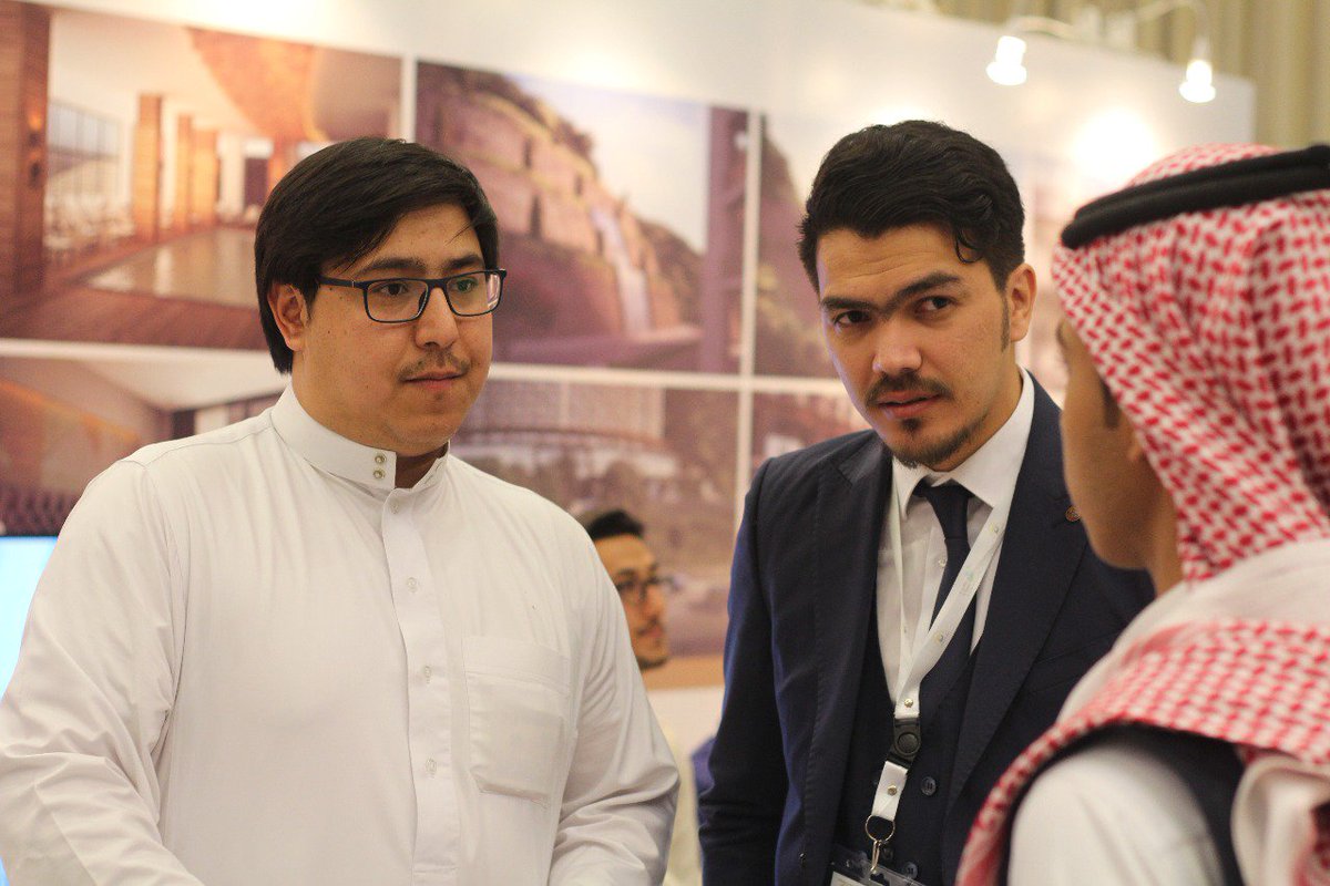 من صور مشاركاتنا السابقة في معرض #الرياض الذي أقيم في بداية هذا العام.

كان من المعارض الناجحة جدًا بفضل الله تنظيميا .كانت الزيارات لمقرنا في المعرض كبيرة واهتمام كبير من الزوار بمشروعي حياة طرابزون و elitemahal.

ربما نشارك أيضا في المعرض المقبل بإذن الله

#تركيا #طرابزون #زمزم