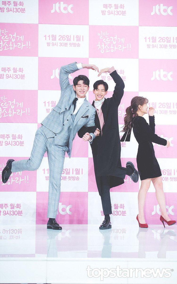 solimfinity's tweet photo. [THREAD] [P1] Press conference of Clean With Passion For Now 😊.

Kyunsang and Jaelim are so funny 🤣🤣.

©TopStarNews
#songjaelim #송재림 #CleanWithPassionForNow #일단뜨겁게청소하라 https://t.co/DYn4ZjakXs