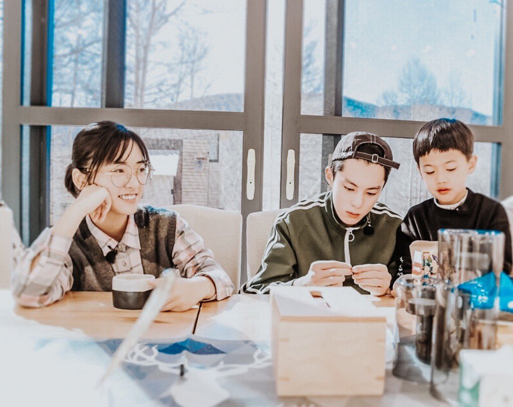 astri2205's tweet photo. THE WANG FAMILY 💜💛
#DylanWang #ShenYue #王鹤棣 #沈月 #dyshen #diyue https://t.co/dFpCZMUEB8