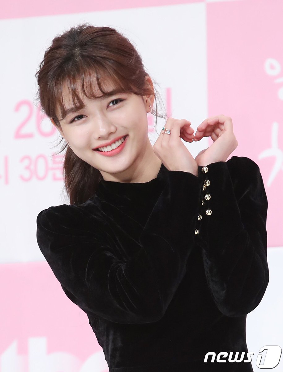 19990922_'s tweet photo. < 일단 뜨겁게 청소하라 > 제작발표회

#김유정 #kimyoujung #kimyoojung 
#金裕貞 #キムユジョン 
#일단뜨겁게청소하라 #일뜨청 #길오솔 

https://t.co/NFwHG2poZD https://t.co/mUzgin4gW2