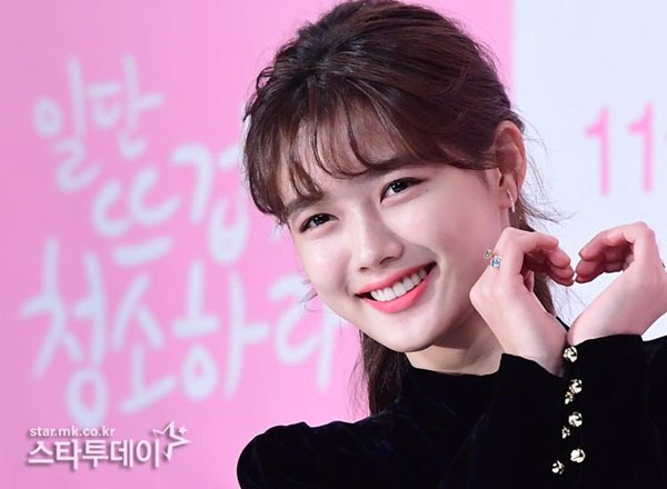 19990922_'s tweet photo. < 일단 뜨겁게 청소하라 > 제작발표회

#김유정 #kimyoujung #kimyoojung 
#金裕貞 #キムユジョン 
#일단뜨겁게청소하라 #일뜨청 #길오솔 

https://t.co/NFwHG2poZD https://t.co/mUzgin4gW2