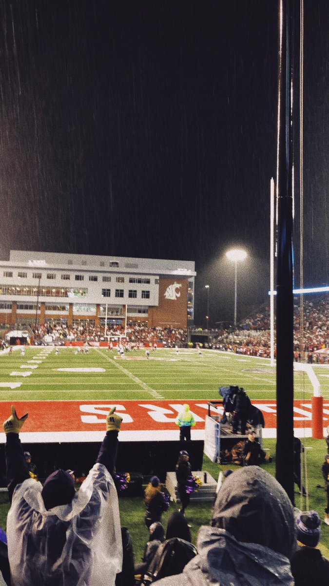 Adalinemaria3's tweet photo. Not only did it REIGN, but it POURED🏆 #applecup2018 https://t.co/wmzTXqC88Y