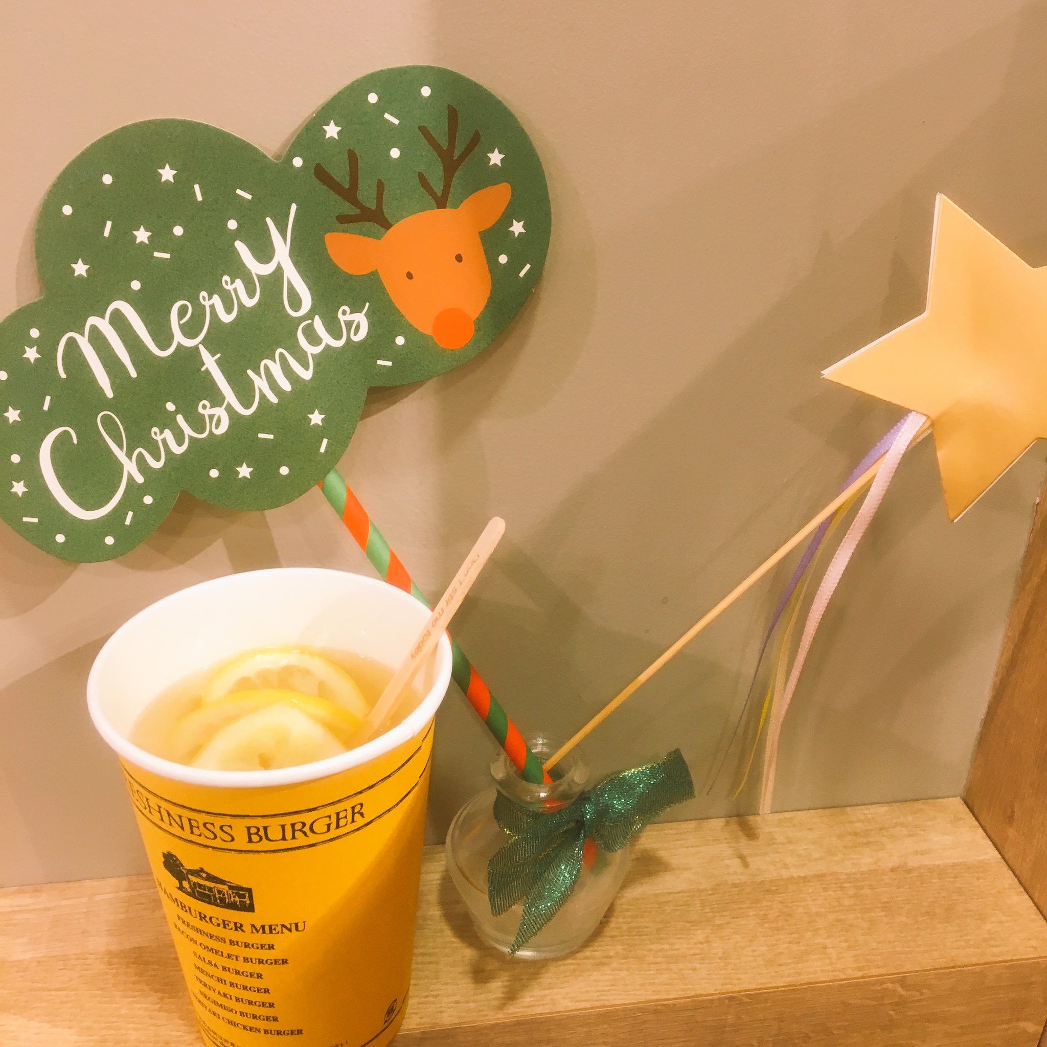 フレッシュネスバーガー 吉祥寺東町店 ホットジンジャエールでホッとひと息 レモンにはビタミンcが豊富に含まれています 風邪をひきそうな寒さ ホットレモネード ホットジンジャエール ホットチャイ ホットショコラ あたたまるものいっぱい