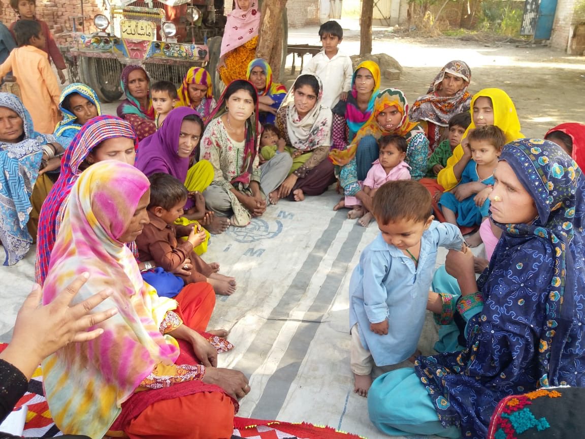 rwaqar's tweet photo. White Rice is running 450 story circles with mothers who participated in a Behavior Change campaign 10 months ago. These story circles will reveal thousands of Most Significant Change Stories, which is one of the largest Story Circles gathering in Asia #PVMSC #behaviorchange https://t.co/SeF8G2IEGw