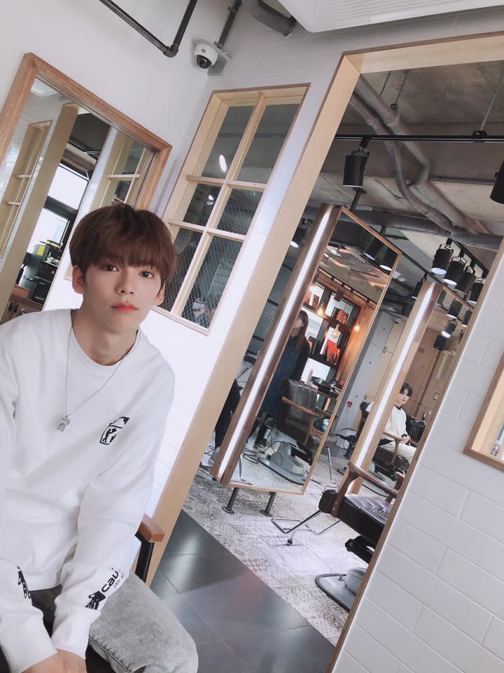 veriveryarg's tweet photo. TWITTER┊@by_verivery

[#Yeonho]
Estas son las fotos de los miembros que tomé ayer 
Por favor guárdenlas son suyasㅎㅎ
#Yeono #HeoniHyung #RoommateHoyoungiHyung #ChaniHyung #NuestroMaknae #베리베리 #Fotos #♥ https://t.co/HwoLjejns4