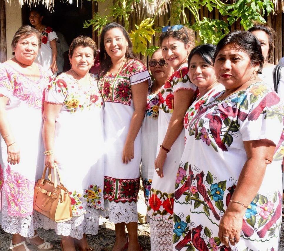 Patria, Minerva y María Teresa Mirabal, hermanas y activistas políticas que combatieron contra el régimen de Rafael Leónidas en la Rep. Dominicana. ‘Las mariposas’, fueron encarceladas, violadas, torturadas y finalmente asesinadas el 25 de noviembre de 1960. 
#NiUnaMás @inmujeres