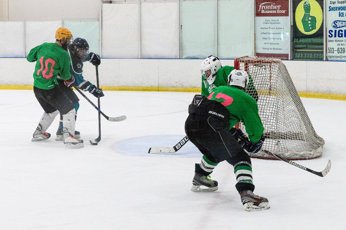 barryoneil75's tweet photo. Just because the other teams defence are man marking you tight in their own zone, it doesn't mean you can't get your stick on the puck out in front of the net and get another shot on goal #takethatmonday #icehockey #eishockey #hockey #hky #sherwood #hungovergeezers #silveraa https://t.co/riSSVhkmkD