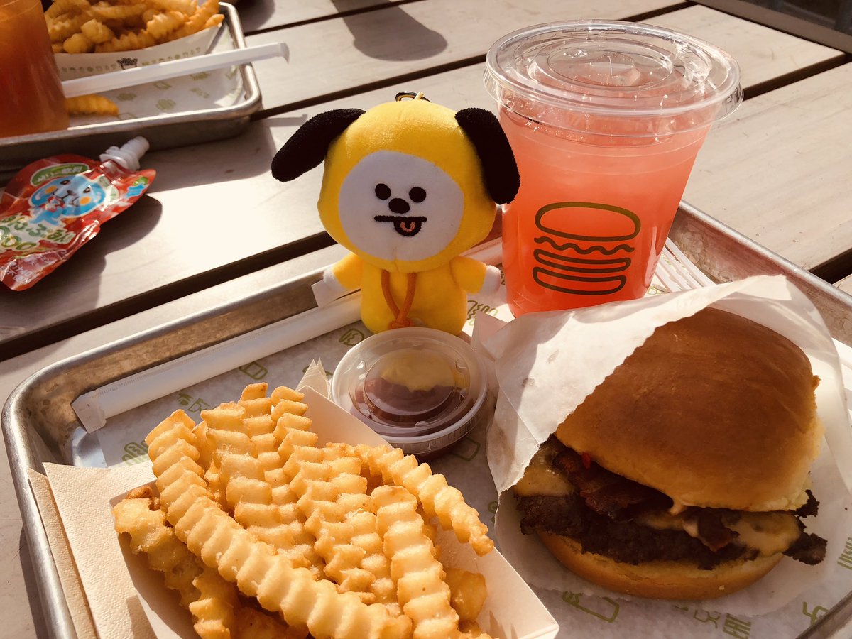 jmnchaaann's tweet image. 今日はアミ友ちゃんとランチへ😍♥️
途中外で卓球したりw
とーっても笑いました♬❤️(●´人｀●)
お洒落なソンムルまで😭💓ありがとう❣️
#armyRTしてくれた方フォローします
#ARMYさんと繋がりたい
#大人ARMY #BTS #ヌナarmy