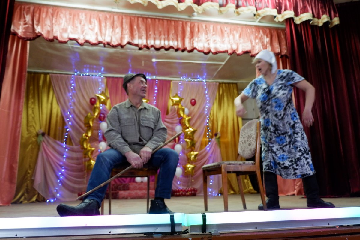 25.11.2016 г. в ДК п. Лух состоялся праздничный концерт посвященный "Дню Матери"Работники дома культуры и самодеятельные артисты представили яркие концертные номера, подарили зрителям отличное настроение и положительные эмоции!