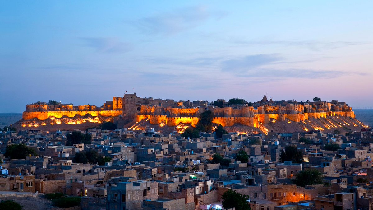 Travelsiteindia's tweet photo. Jaisalmer - Golden City – Northern India
What frame displays in front of your eyes, the moment you hear #Jaisalmer [https://t.co/FnKS2ek4ZL].
#TharDesert, orange &amp; #yellowish skies, tall #camels🐪 #sanddunes #jaisalmerfort  #turban-wearing locals &amp; tourists

#TravelsiteIndia https://t.co/0qaydM4knW