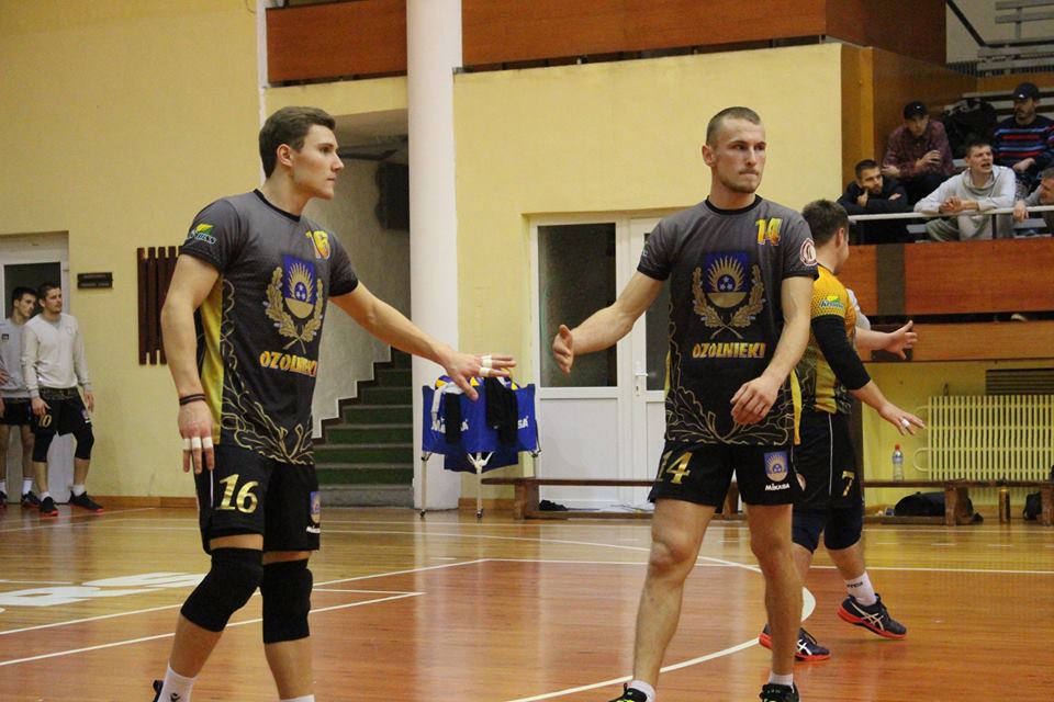 Ozolnieki2022's tweet photo. Apsveicam VK “Ozolnieki” spēlētājus un treneri Raimondu Liniņu ar uzvaru mājas spēlē pret VK “Aizkraukle” (3:1)! https://t.co/byTiIFHimC