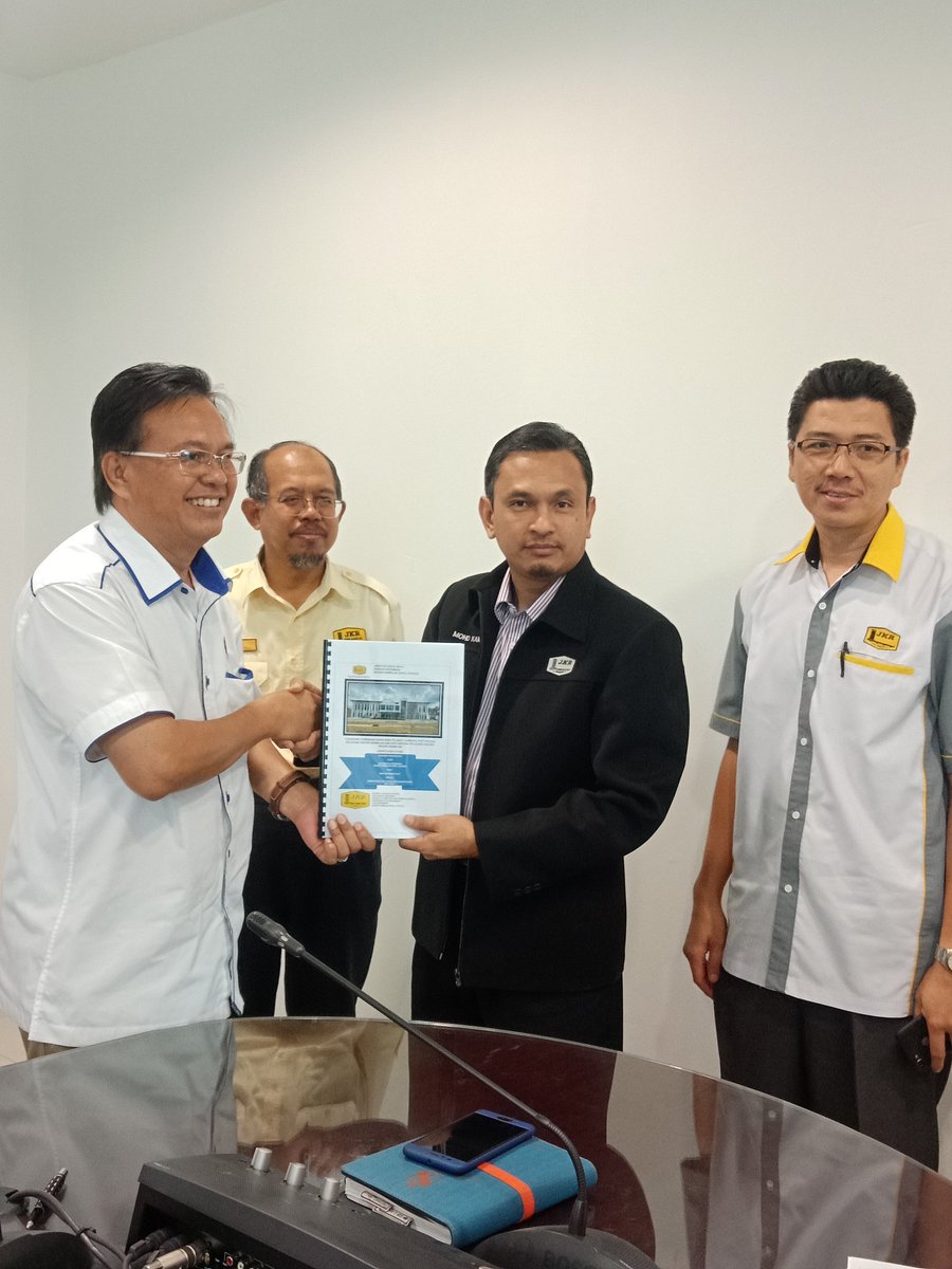 SNadiahMR tweet media