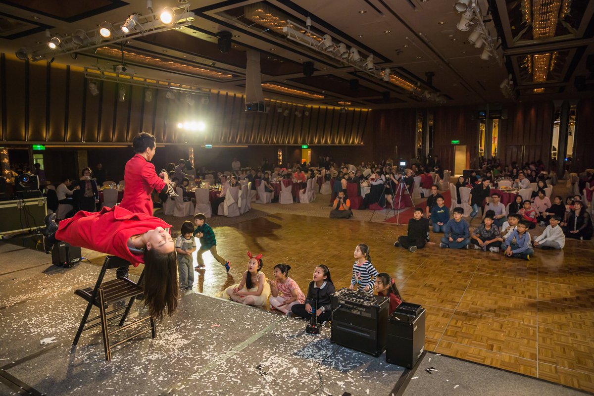 XMagic_Xin's tweet photo. 聖誕活動回顧

聖誕派對企劃｜高雄美國學校奇幻聖誕舞會魔術表演/樂團表演/燈光音響

https://t.co/RZSF25zRNV

魔力宏娛樂整合全方位專業資源，承辦各式精彩活動，讓您不再困擾！

聖誕派對表演/耶誕晚宴魔術表演/
熱烈預約中，歡��來電詢問

0921-009278
xinmagic8888@gmail.com
Line ID: xinmagic https://t.co/mA0j0LsKgB