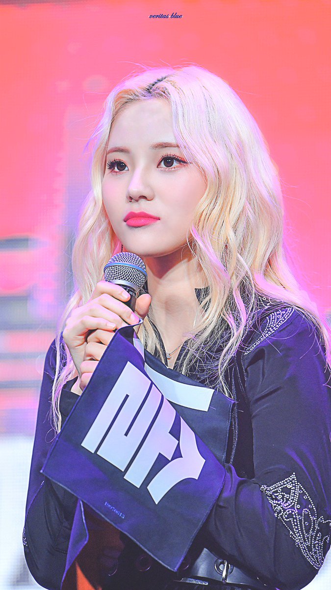 VLUE_JS's tweet photo. 181125 LOONA STUDIO OEC 

#진솔 #이달의소녀 #JinSoul #LOONA https://t.co/bBiriAc8D3