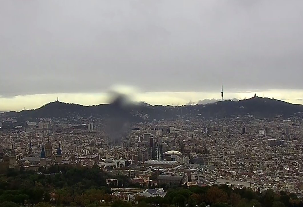 btveltemps's tweet photo. Ja veiem la llum! En 1-2 hores hauríem de veure el sol a Barcelona. Tarda de sol...i sol dimarts, sol dimecres i sol dijous! https://t.co/iHy5n6FpW3 https://t.co/XZbMFaXUBd