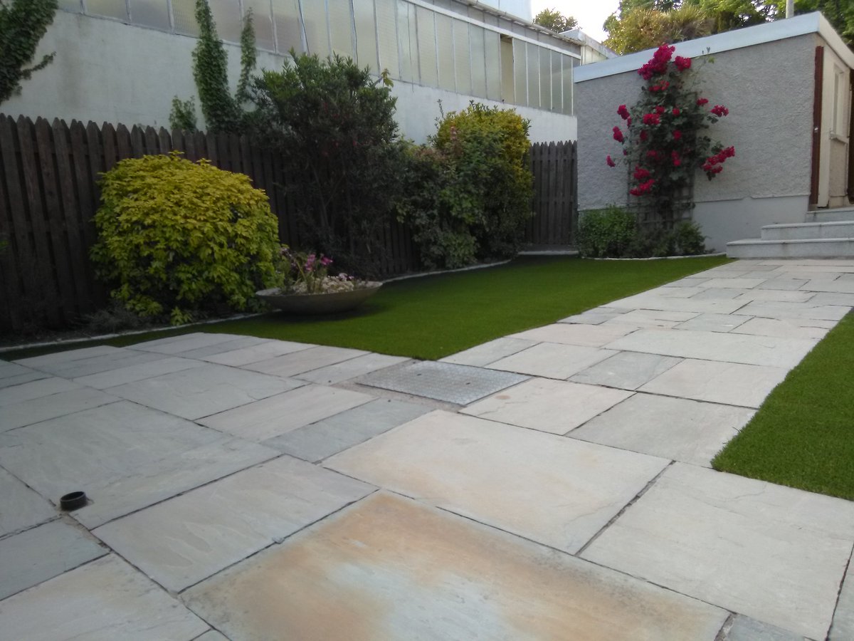 DubArtificial's tweet photo. Completed photos of a recent job in mount merrion with Royal Grass Silk 25mm artificial grass. https://t.co/bLYJeTHvfd #Ireland #mountmerrion #Dublin https://t.co/iIX2C3F5La