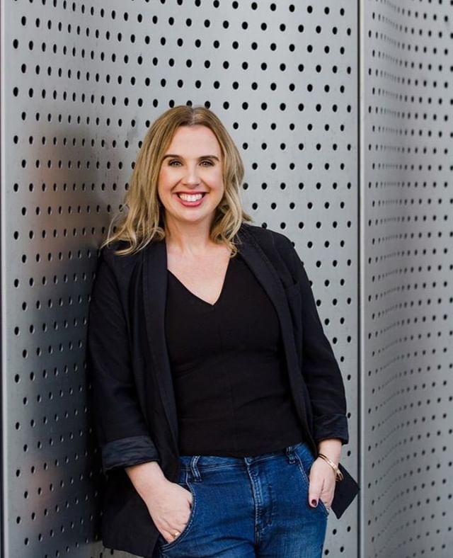 yolandedevries's tweet photo. Just when you expect things to slow down after a crazy busy year and end of year bookings go crazy! I am now fully booked until 15 January 2019 for headshots and personal branding photos. If you are rebranding or refreshing your look and or website then … https://t.co/rcx6WXCV3j https://t.co/XvzcIuwa54