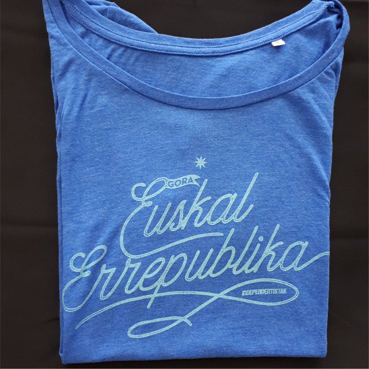 indesarea's tweet photo. KAMISETAK 6€ eta 10€ tan

ESKAERAK: 📧 info@independentistak.eus edo ☎️ 943 561853

> info + https://t.co/kRj9AUsACR
 
Materiala eskatu eta zure datuak bidali. Guk K.K pasako dizugu ordainketa egiteko eta etxera bidaliko dizugu eskaera (bidalketa 4€-30€ko eskaerarekin DOHAIN) https://t.co/CcmGg3AHoy