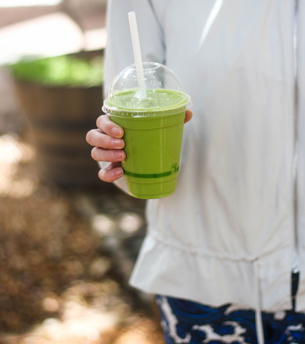 On the go?

A #smoothie or freshly pressed juice from #JuiceRevolution at #DeWarenmarkt is the perfect in-between-meal snack to keep your nourished and full of energy. 
Pop in to view the flesh flavour options on offer.