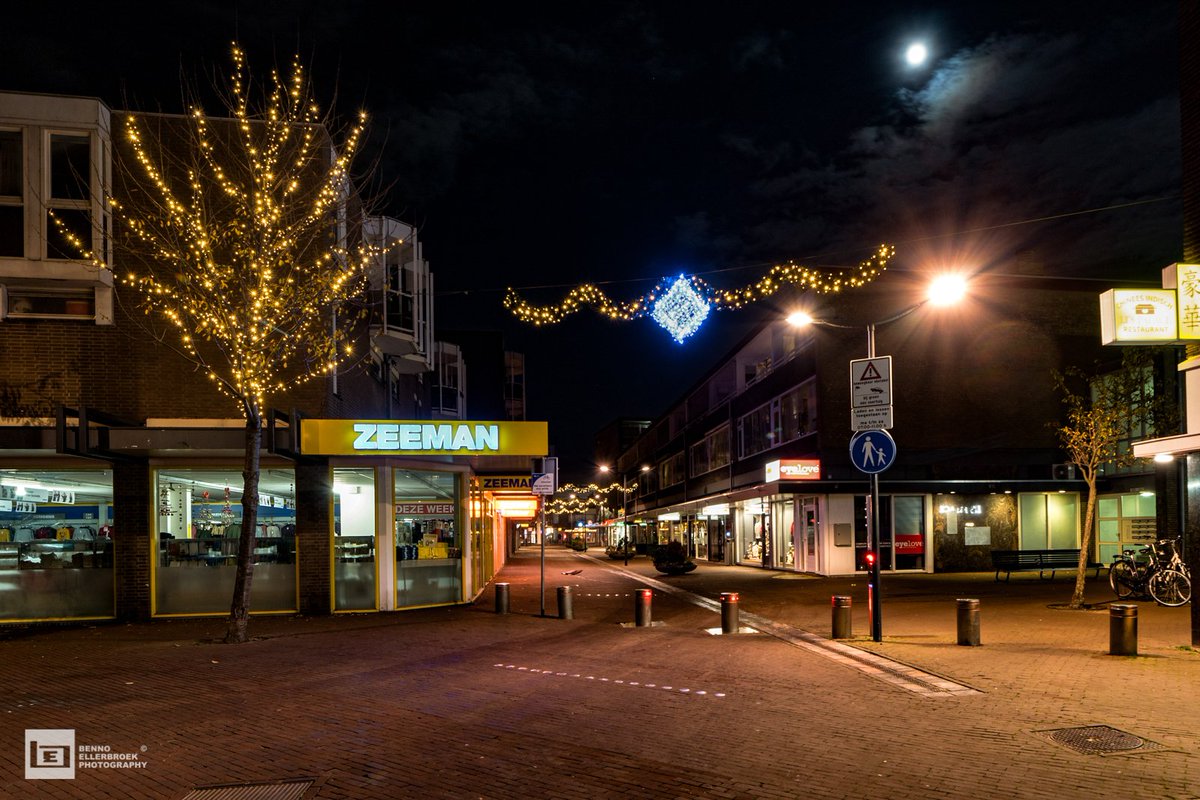 *PROJECT V/D DAG*

Ook in het Haagse stadsdeel Loosduinen worden de bezoekers van het winkelcentrum ontvangen in een traditionele kerstsfeer 🌲🎁