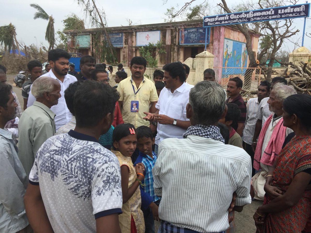 SouthChnWestrmm's tweet photo. நாகை மாவட்டம் வேட்டைகாரனிருப்பு முகாமில் ரஜினி மக்கள் மன்றம் தென் சென்னை மாவட்ட நிர்வாகிகள்
#RMMinKajaAffectedAreas
#RajiniMakkalMandram https://t.co/YgmUCBAfeM