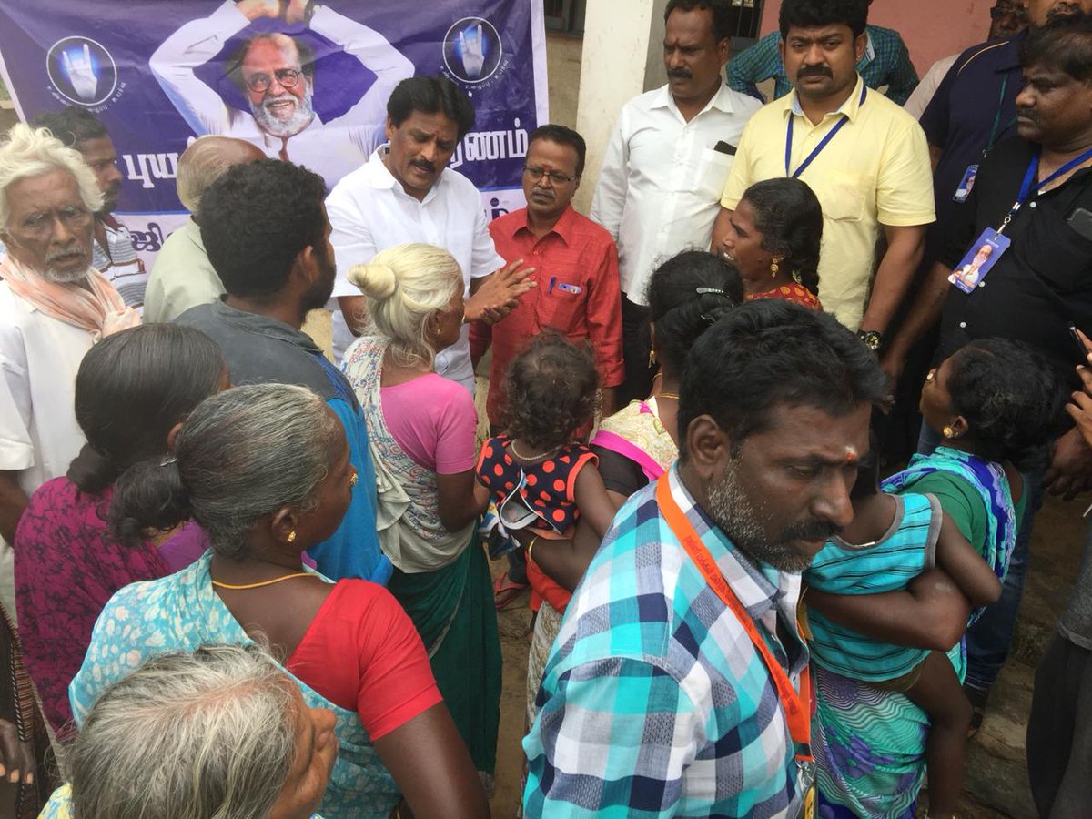 SouthChnWestrmm's tweet photo. நாகை மாவட்டம் வேட்டைகாரனிருப்பு முகாமில் ரஜினி மக்கள் மன்றம் தென் சென்னை மாவட்ட நிர்வாகிகள்
#RMMinKajaAffectedAreas
#RajiniMakkalMandram https://t.co/YgmUCBAfeM