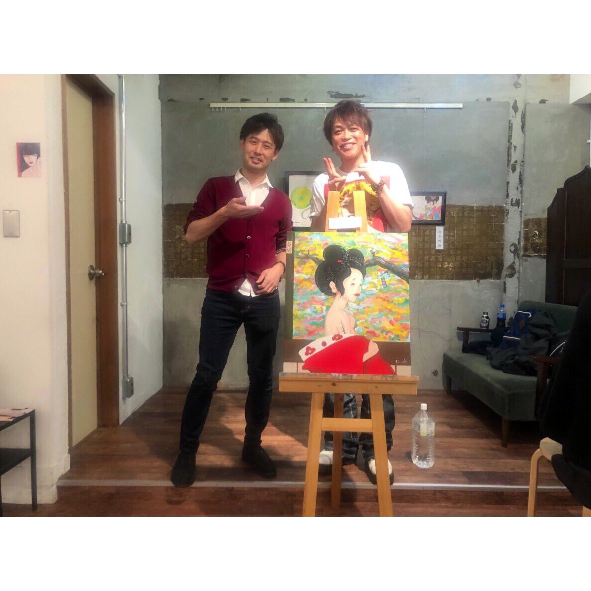 StudioRusa's tweet photo. 個展無事終了!! 少し、思い出を^ ^ エバリーさん来て頂き感謝感激です^ ^
#エバリー #個展 #studiorusa #完之助 #art #drawing https://t.co/zK2N8y0AFz