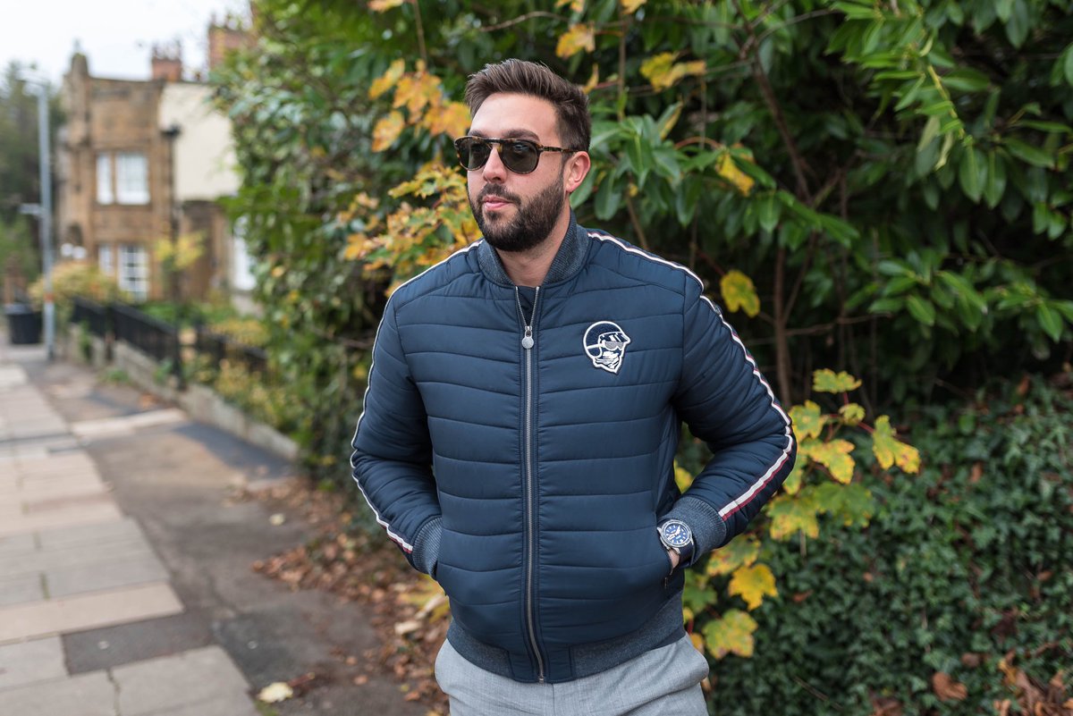 GentlemanRacer's tweet image. The Gentleman Racer Gifting Guide. 🔘Day 1.

Stay warm and stylish this Winter with the @8Js_Official Winter Driving Bomber “Pilote d’Usine” featuring a classic knitted racing stripe, commemorating #8Js racing heritage.

8-js.com/collections/ja…