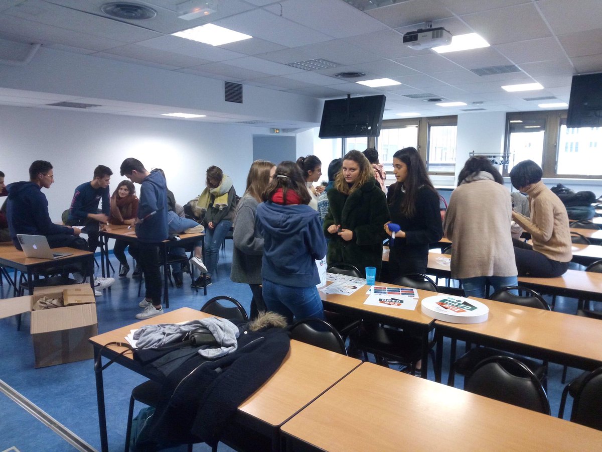 Alexandr_Picard's tweet photo. J’étais ce we pour @lafedeeh avec les etu de 2e année de médecine et de kiné de @u_psud pour un module sur le handicap en vu de leurs actions du service sanitaire.
Échanges et réflexions très riches. Ravis de voir que les étu s’organisent pour répondre aux enjeux de société ! https://t.co/ME2gIJ6Sv3