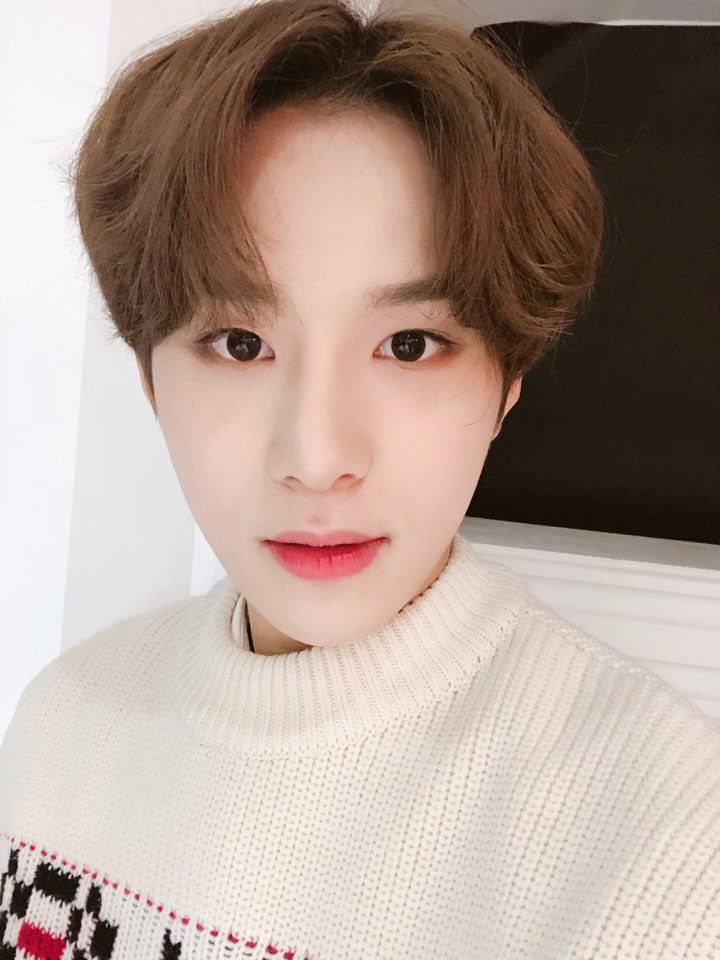 NCTsmtown_127's tweet photo. 여러분 오늘 맛있는거 많이 먹기~~

#NCT127_SimonSays
#SimonSays #NCT127 https://t.co/bXC0Eon4IJ