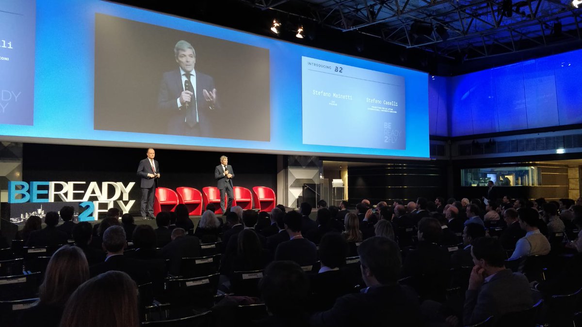 PoliHub's tweet photo. #BR2F Il moderatore @fulviogiuliani chiama sul palco Stefano Caselli, Prorettore Affari Internazionali @unibocconi e @StefanoMainetti, AD #Polihub per presentare il progetto di #BeReady2Fly. https://t.co/NZZzUfZ9GH