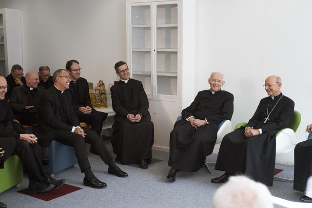 opusdei_es's tweet photo. «Dios quiere contar con nosotros para extender su reino», Mons. Ocáriz, en su viaje pastoral a Granada. https://t.co/w0sT0smh8m https://t.co/Y0QlD2mnzl